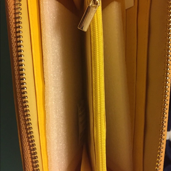 XOXO Wristlet- brand new!! - Picture 2 of 3